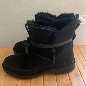 Women’s UGG Ester Black Suede Slip Boots sz 7